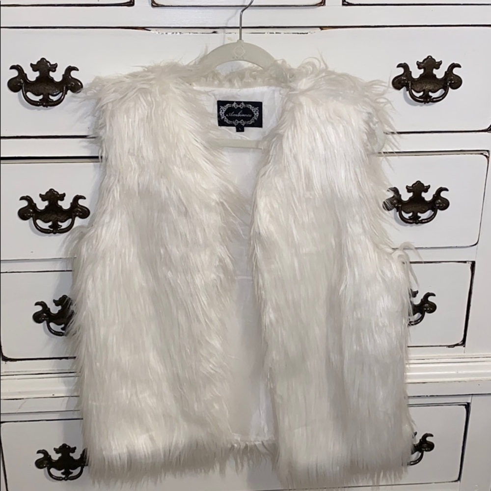 WHITE FUR VEST NEVER WORN